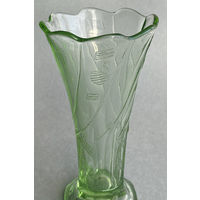 Ваза гранёная зелёного стекла СССР