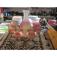 Сервиз для вина(графин и 6 рюмок). Матовое цветное стекло. Иордания.