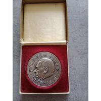 Медаль настольная в футляре 100 лет WlLHELM PIECK 1876 - 1976 г. Тяжёлая