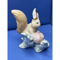 Статуэтка фарфор белочка с грибочком белка СССР