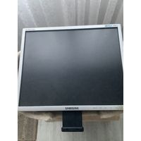 Монитор Samsung SyncMaster 943N