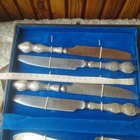 Столовые десертные ножи СССР  лезвие нержавейка, ручка мельхиор, серебрение. 4 шт, длина 23 см клеймо