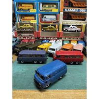 УАЗ-452 (с 1985 года УАЗ-3741), кузов со всеми "глухими" боковыми стеклами за водительским рядом, зеркала заднего вида, ручки дверей отдельными деталями, синий цвет, металл, Тантал, Агат, Саратов