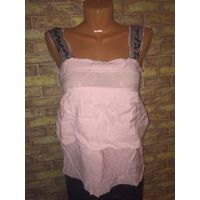 Красивая романтичная блуза от Kira Plastinina из жатой ткани на 44 размер. Красивые бретельки украшены пайетками. Смотрится потрясающе.