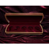 Футляр для монет. 5 ячеек - диаметр ячейки 24 мм.  Упаковка: пакет; коробка.