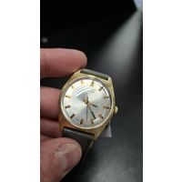 Часы Poljot Полет 17 камней Au 20 костюмник тонкие. Идут. Точность не проверял. Без репассажа. Состояние на фото. Ремешок если без торга.