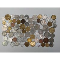Монеты разных стран. Одним лотом 70 шт. С рубля