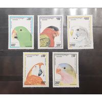 Камбоджа. 1995 год. Фауна. Птицы. Попугаи (355)