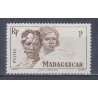 [938] Французские колонии. Мадагаскар 1946. Семья местных жителей. БЕЗ КЛЕЯ