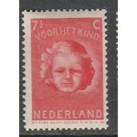 Нидерланды 7 1/2с /Уход за детьми/ 1945г