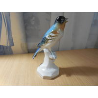Фарфоровая статуэтка . Зяблик. Германия.
