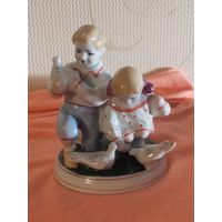 Фарфоровая статуэтка "Дети кормят голубей" ЗХК без реставрации !!!