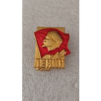 Значек знак Ленин,200 лотов с 1 рубля!!!