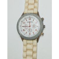 Кварцевые часы Geneva .  С рубля