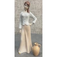 Статуэтка Девушка с кувшином, фарфор Royal Dux Bohemia Чехословакия. Высота 21 см.