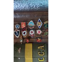 Значки и нагрудные знаки.