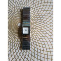 Часы наручные  с браслетом.Состояние на скане. В коллекцию,ремонт,на запчасти.