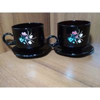 Кофейные чашки с блюдцами