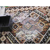 Сменные линзы в футляре для налобной лупы.