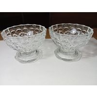 Винтажная стеклянная креманка (розетка) на ножке, произведенная в СССР в 1970–1980-х годах. Она использовалась для подачи варенья, джема, меда . Пара