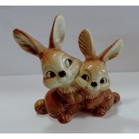 Статуэтка фарфоровая "Зайцы" 70-е годы фирма GOEBEL, Германия. Высота 8.7 см. Целая, без реставрации.