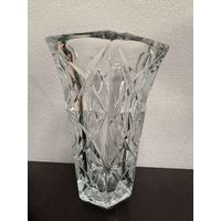 Небольшая ваза для цветочного букета с резными геометрическим декором , стекло , пресс , СССР