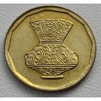 Египет 5 пиастров, 2004 (14-14-25)