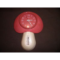 Часы настенные Грибок Маяк-Кварц с градусником СССР.С рубля.