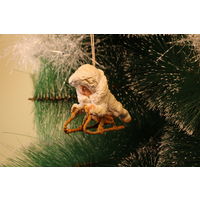 Ёлочная игрушка папье-маше, "Мальчик на санях".