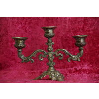 Подсвечник  шпиатр под бронзу  (высота  15 см , ширина 20,5 см )
