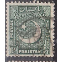 Герб звезда и полумесяц Пакистан 1949 год  лот 6 , 2 марки РАЗНАЯ ЗУБЦОВКА 13,1/2 и 12,1/2