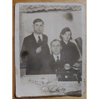 Старое фото (патефон)