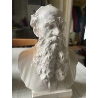 Лев Николаевич. Статуэтка