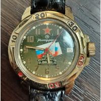 Винтажные мужские наручные часы командирские  Восток водонепроницаемые , заводятся идут ТО часов не проводилось с ремешком .