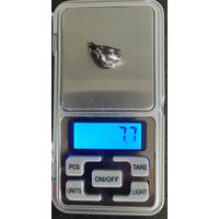 Оплавленный кусочек серебряного перстня.