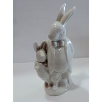 Статуэтка фарфоровая "Зайцы" 70-е годы Европа. Высота 12.2 см.