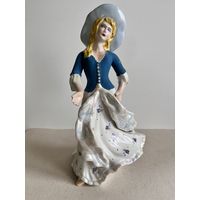 СТАТУЭТКА ФАРФОРОВАЯ "ДЕВУШКА В ШЛЯПКЕ. ВЕТЕРОК". 22*13*11 СМ. КЭКХЗ. КИЕВ. СМ.ФОТО, КЛЕЙМО И ОПИСАНИЕ.