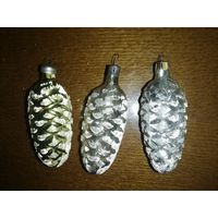 Елочная игрушка шишки