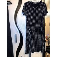 Трикотажное платье в горошек Pretty Little Thing, р.42. Новое