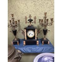Часы каминные с канделябрами. механические с боем