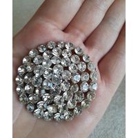 Крупная брошь Стразовая поляна.