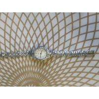 Часы наручные  с браслетом ЛУЧ  . В ремонт,коллекцию,на запчасти. Состояние на скане.