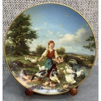 Фарфоровая настенная тарелка Девочка-садовница. Weimar Porzellan. Германия. 1992 год. 20 см