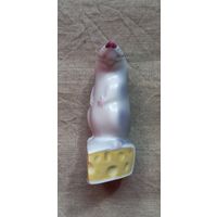 Мышь на куске сыра статуэтка фарфоровая СССР МФФЗ Минская каталожная