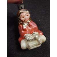 Игрушка ёлочная Мальчик на санях, стекло. СССР