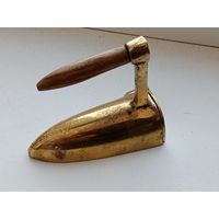 Утюг латунный маленький воротничковый 9 см 160 грамм