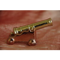 Пушка ( миниатюра )   ( высота 4 см , длинна 6,5 см )
