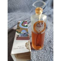 Духи СССР. Очень насыщенный аромат.