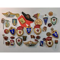 Значки. Тяжолый знак. Эмаль. Винт. Застёжка. Одним лотом 35 шт. С рубля.