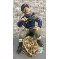 Фарфоровая статуэтка Ловец лобстеров. Royal Doulton. Англия. Высота 20 см.